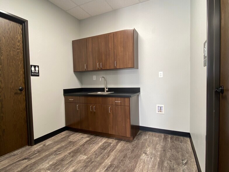 More Photos Of 7605 NW 79th Pl, Oklahoma City Industrial For Lease