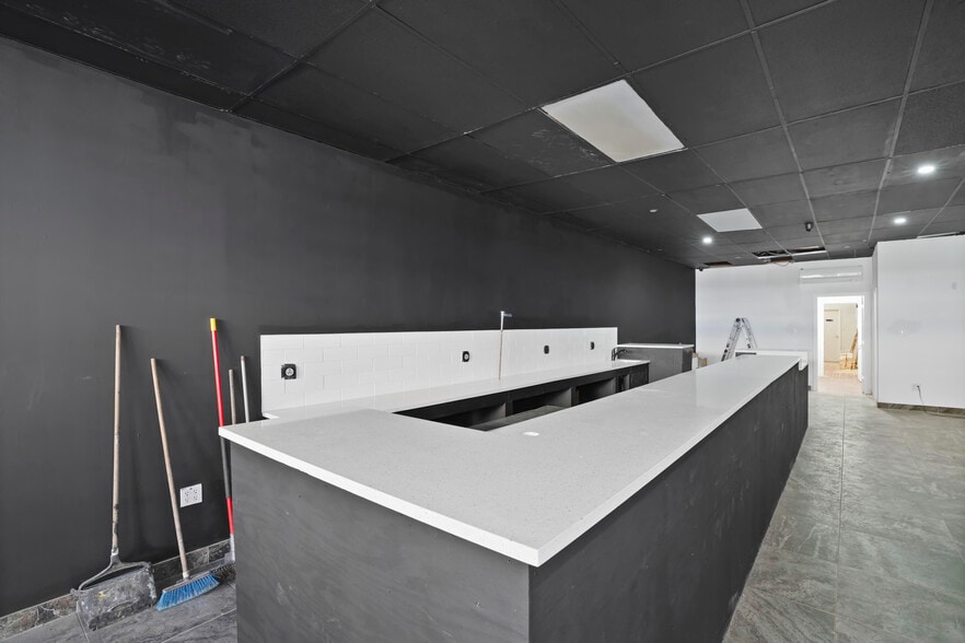 More Photos Of 6656 Myrtle Ave, Glendale Storefront Retail Residential For Lease