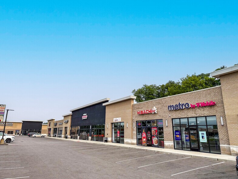 More Photos Of 2005-2201 E 8 Mile Rd, Warren Unknown For Lease