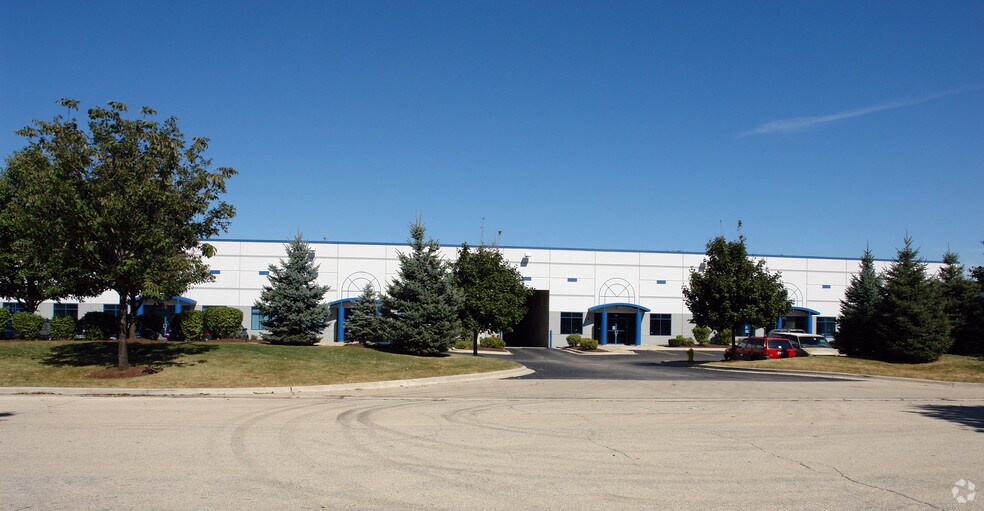 More Photos Of 1 Timber Ct, Bolingbrook Warehouse For Lease