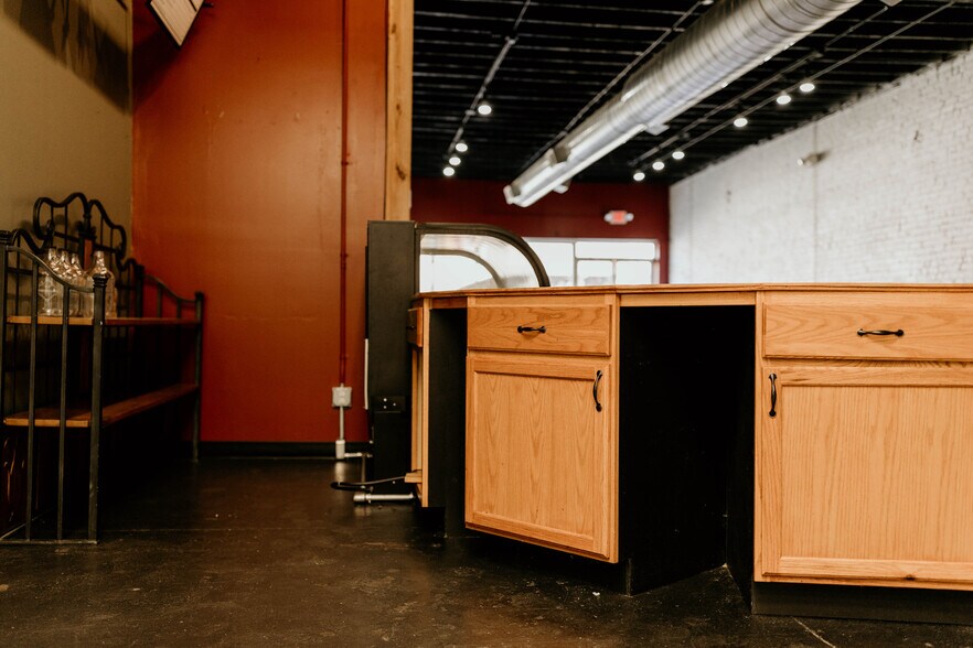 More Photos Of 1529 Grand Blvd, Kansas City Storefront Retail Office For Lease
