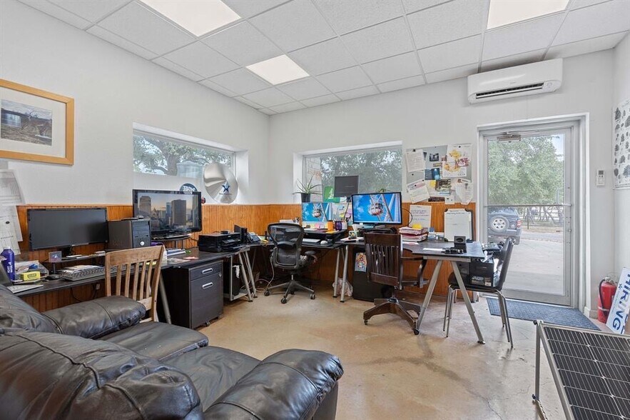 More Photos Of 16299 Fitzhugh Rd, Dripping Springs Warehouse For Sale