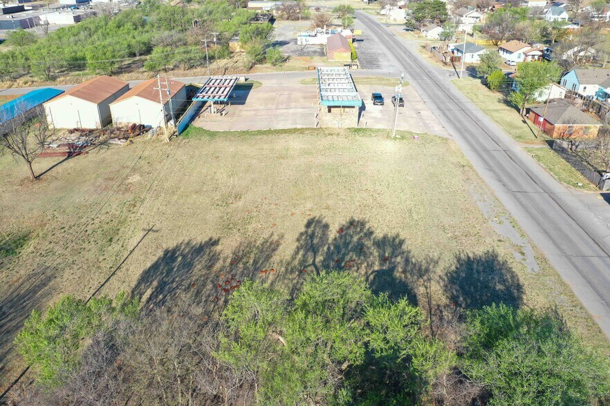 More Photos Of 600 Opal Ave, Clinton Carwash For Sale