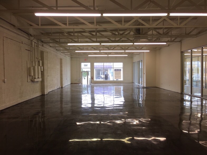 More Photos Of 139-141 Howell St, Dallas Showroom For Lease