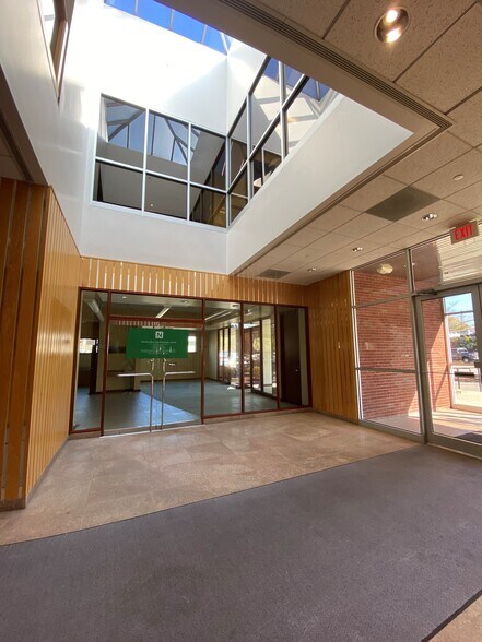 More Photos Of 215 Lexington St, Woburn Office For Lease