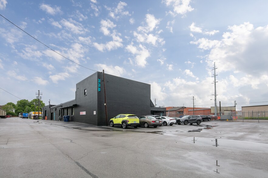 More Photos Of 330 Midland Pl, Lexington Warehouse For Lease