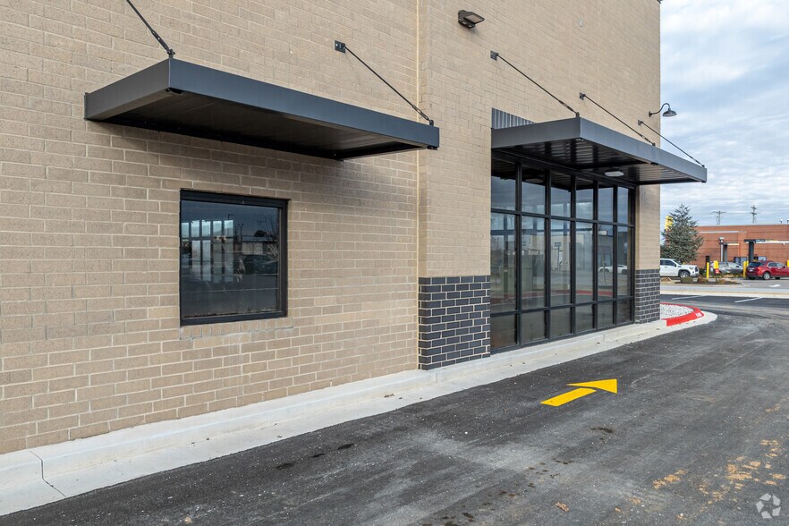 More Photos Of 184 South Maestri Road, Tontitown General Retail For Lease