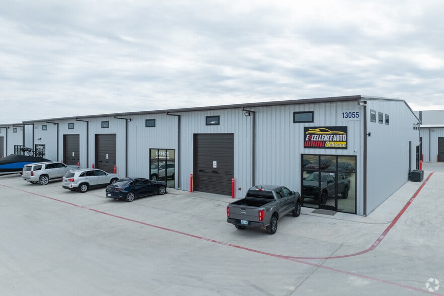Primary Photo Of 13055 Harmon Rd, Fort Worth Warehouse For Lease