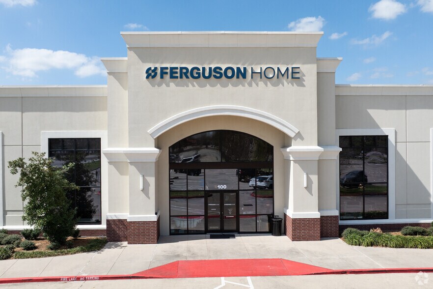 More Photos Of 16590 I-45 S, The Woodlands Freestanding For Lease