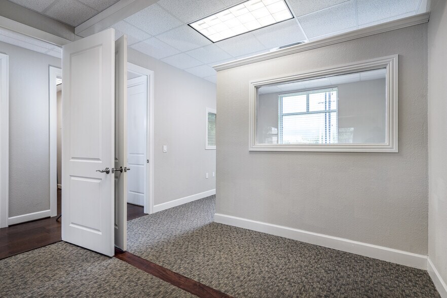 More Photos Of 20008 Champion Forest Dr, Spring Office For Sale