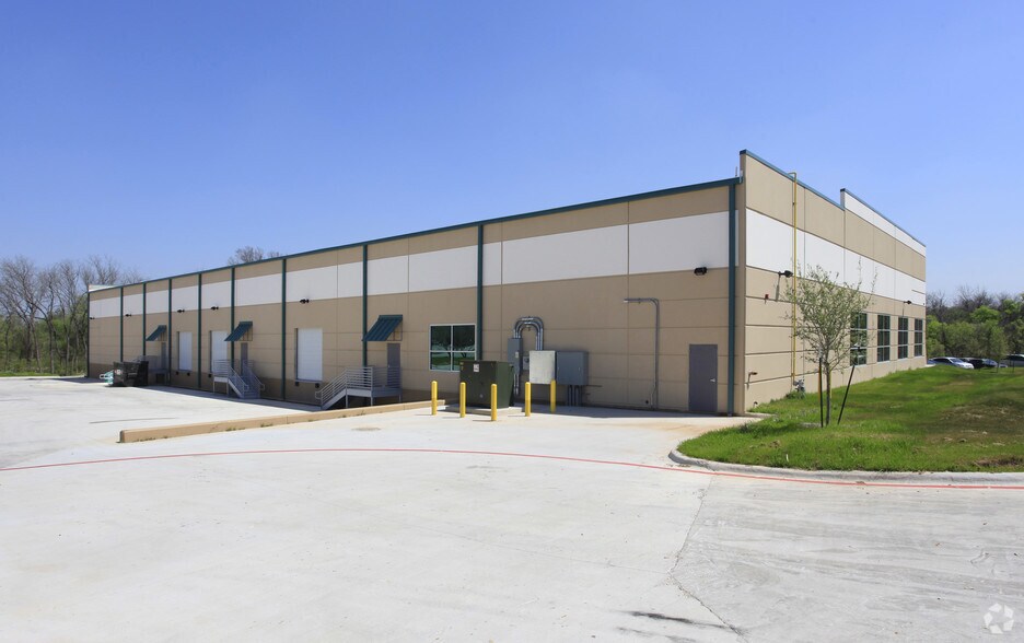 More Photos Of 9007 Tuscany Way, Austin Warehouse For Lease