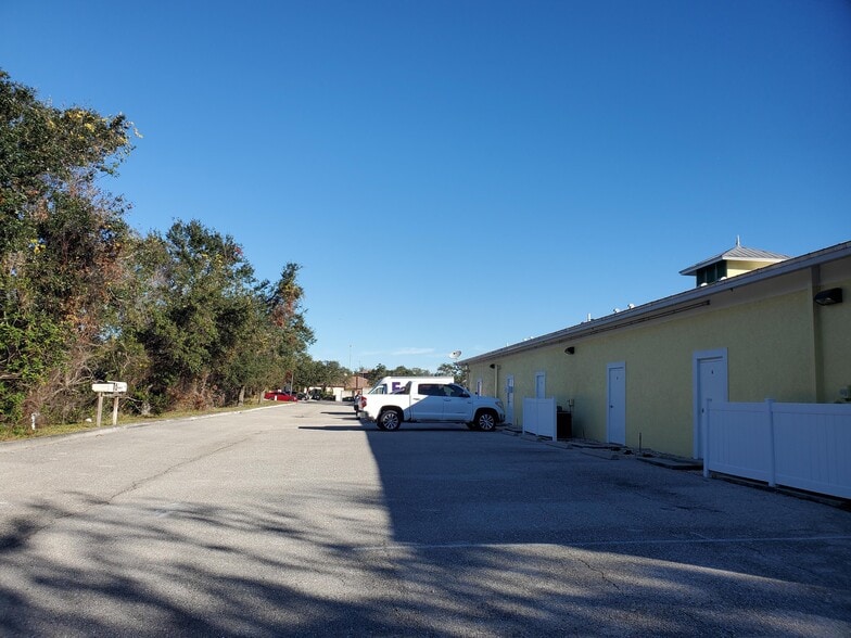 More Photos Of 375 Commercial Ct, Venice Office For Lease