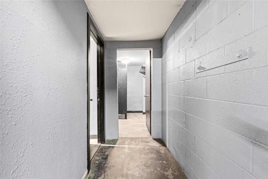More Photos Of 125 Burrell Dr, Dallas Service For Lease