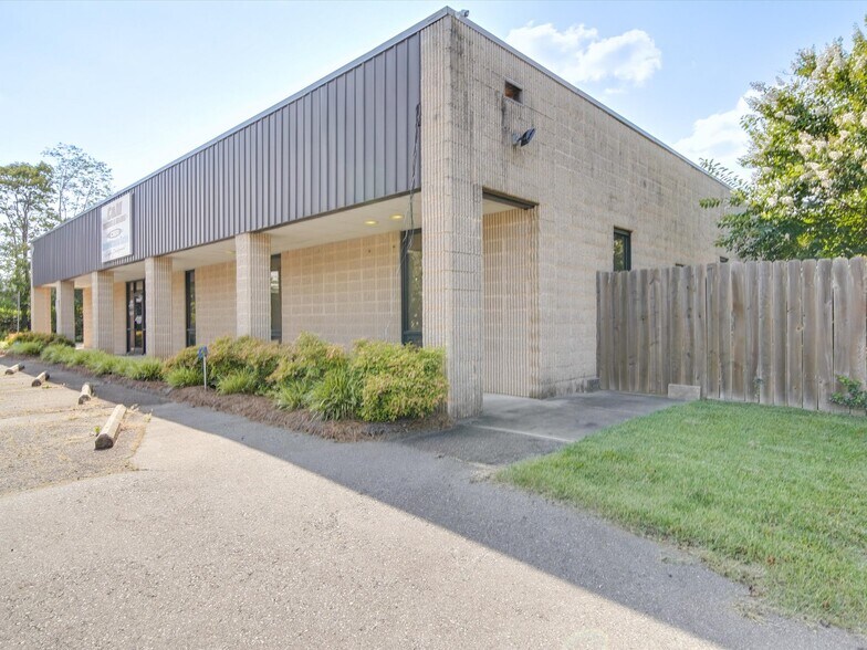 More Photos Of 4400 Republic Ct, Concord Warehouse For Lease
