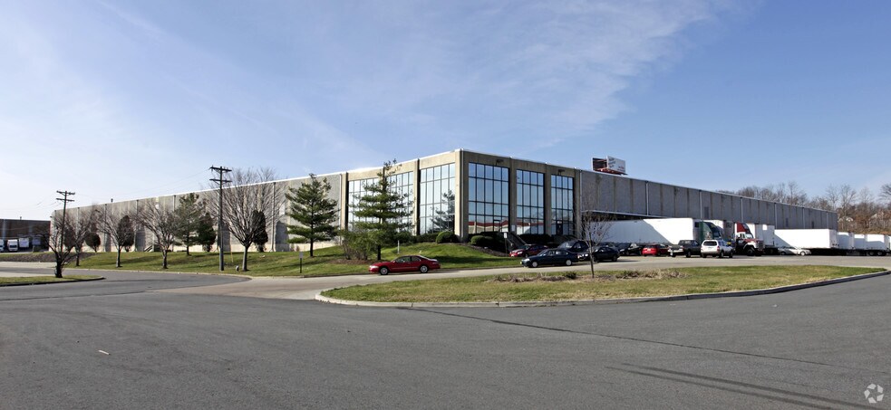 More Photos Of 70-96 Distribution Blvd, Edison Warehouse For Lease