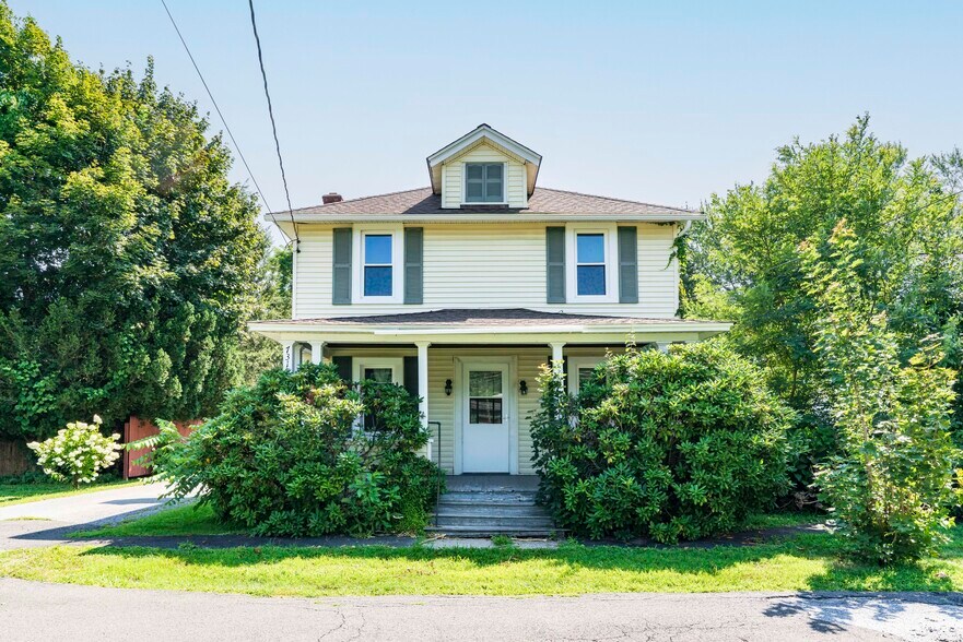 More Photos Of 7316 S Broadway, Red Hook Office Residential For Sale