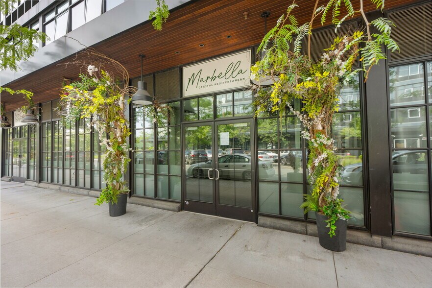 Primary Photo Of 24 Navy Pier Ct, Staten Island Restaurant For Lease