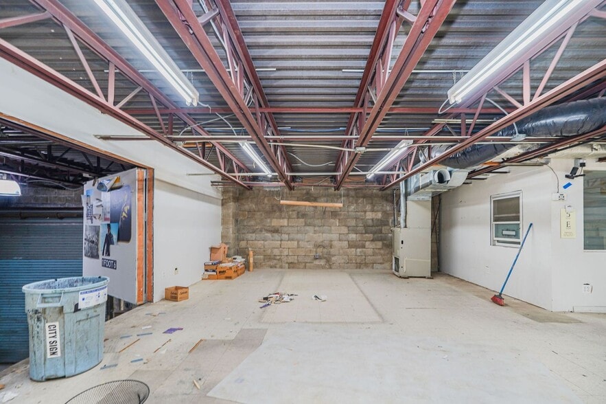 More Photos Of 1940 McDonald Ave, Brooklyn Auto Repair For Lease