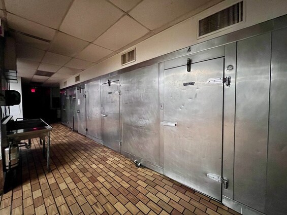 More Photos Of 2601 E 13th St, Ames Hotel For Lease