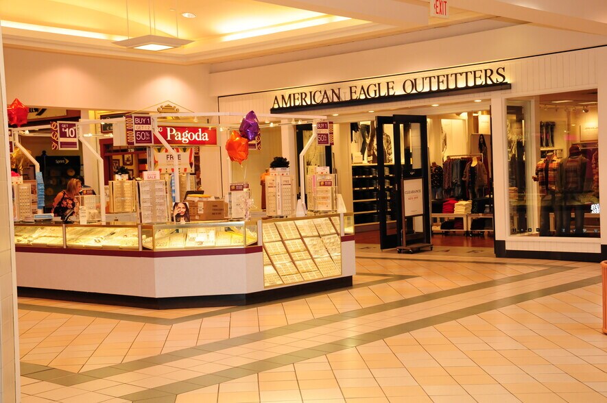 More Photos Of 123 Palmer Park Mall, Easton Unknown For Lease