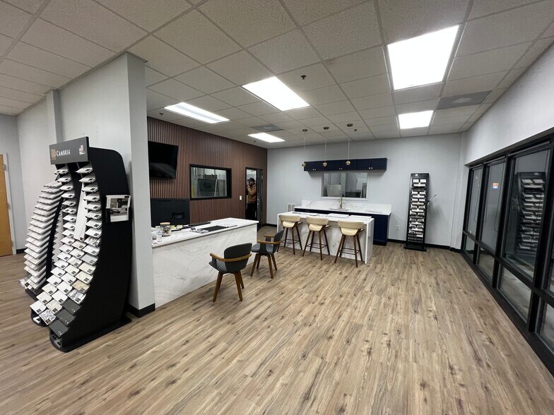 More Photos Of 4 Gator Rock Rd, Somersworth Distribution For Sale