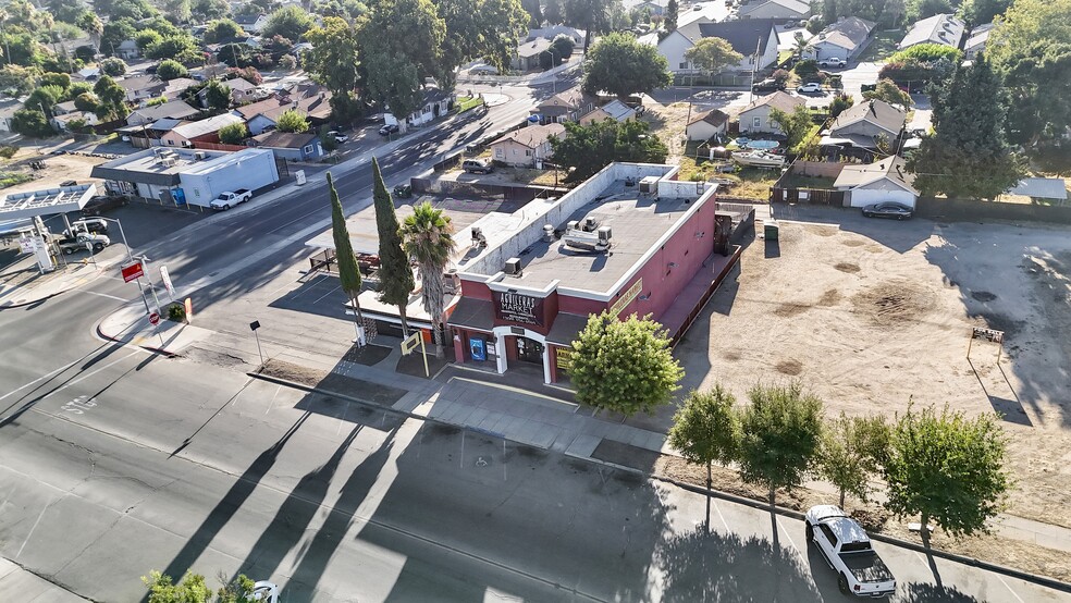 More Photos Of 6982 N Winton Way, Winton Restaurant For Sale