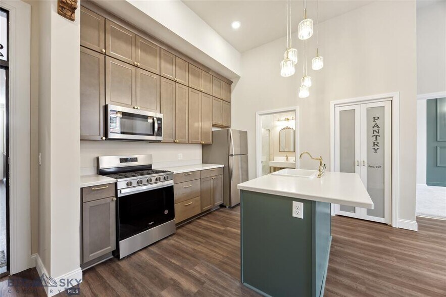 More Photos Of 140 W Park St, Butte Apartments For Sale