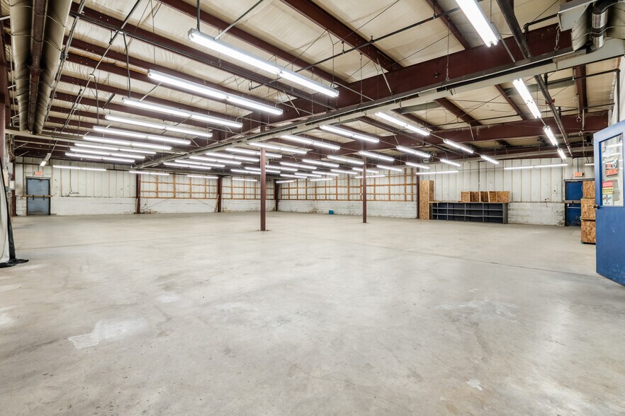 More Photos Of 43 Beaumont St, Zanesville Warehouse For Lease