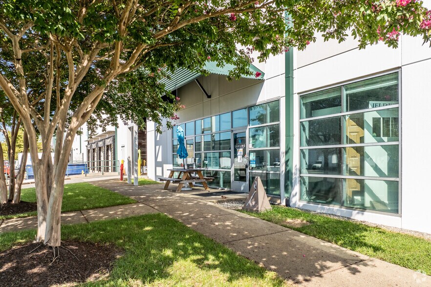 More Photos Of 11800-11900 N Lakeridge Pky, Ashland Distribution For Lease