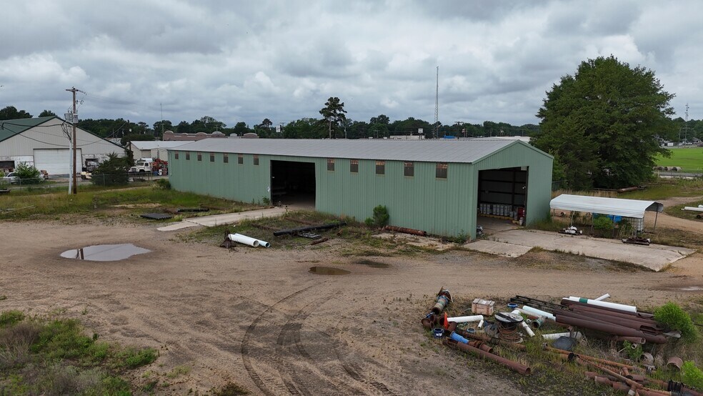 More Photos Of 2015 S Main St, Stuttgart Warehouse For Sale