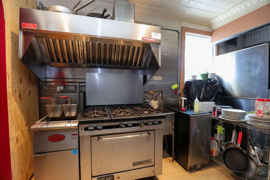More Photos Of 407 Main st, Rosendale General Retail For Lease