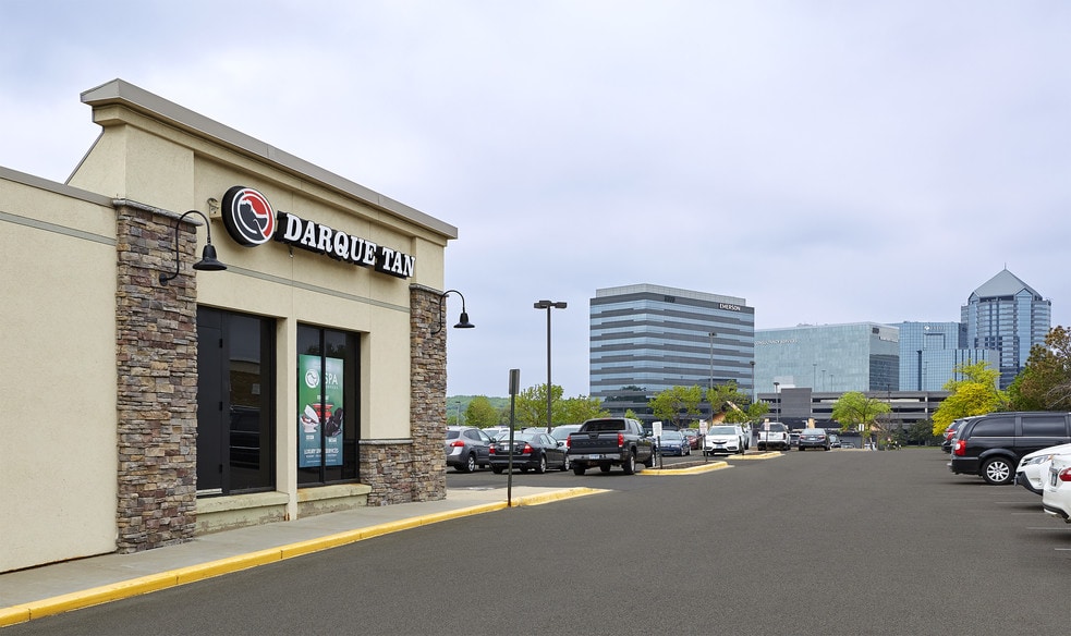 More Photos Of 5200-5242 W 84th St, Bloomington Freestanding For Lease