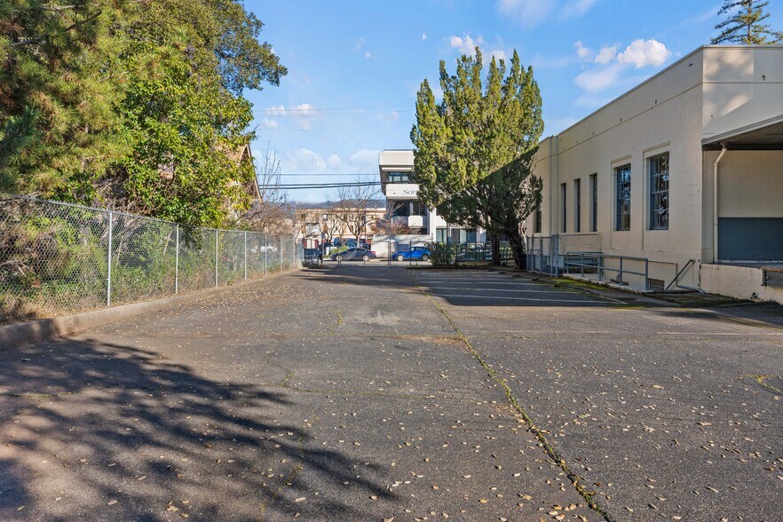 More Photos Of 224 N Oak St, Ukiah Office Residential For Sale