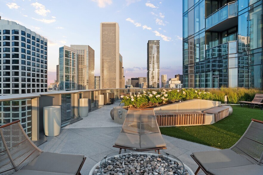 More Photos Of 211 N Harbor Dr, Chicago Apartments For Lease