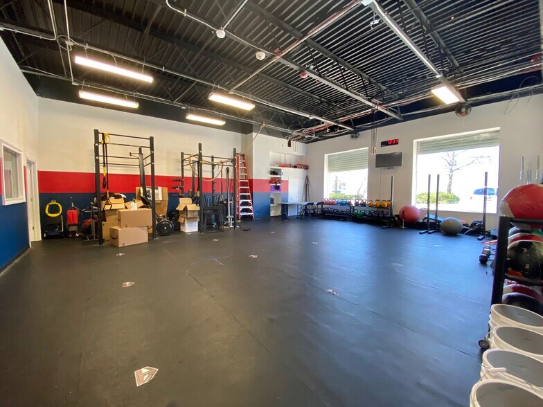 More Photos Of 6133 Jericho Tpke, Commack Storefront For Lease