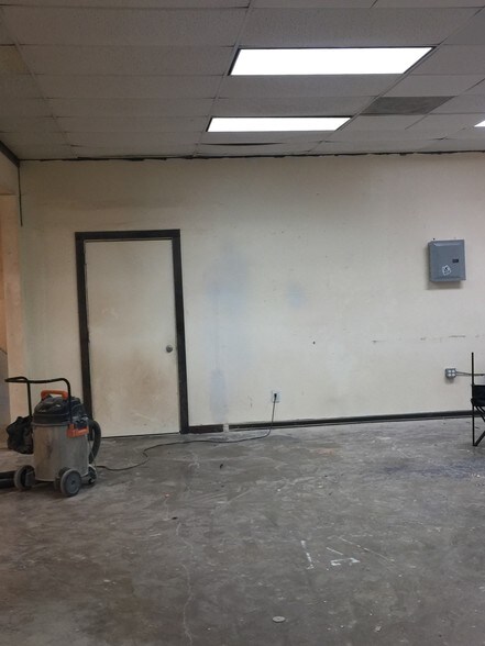 More Photos Of 8418 Broadway St, San Antonio Service For Lease