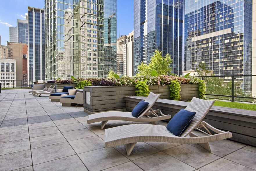 More Photos Of 210 N Wells St, Chicago Apartments For Lease