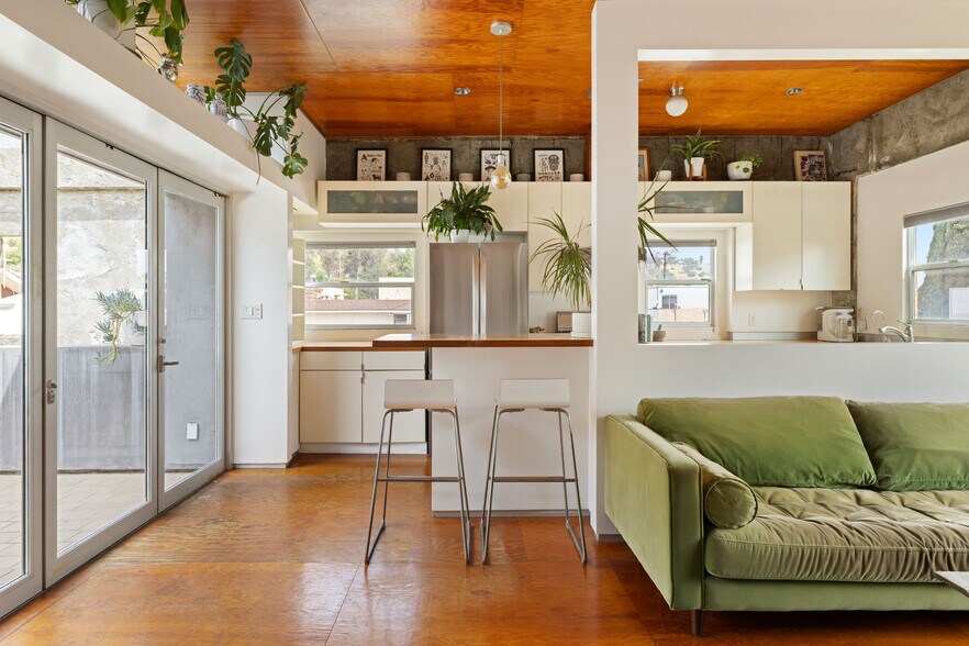 More Photos Of 977 Chung King Rd, Los Angeles Storefront Retail Residential For Sale