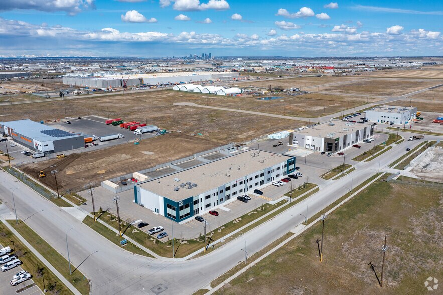 More Photos Of 10645 74th St SE, Calgary Flex For Lease