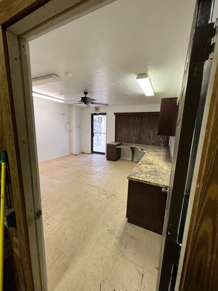 More Photos Of 4841 Buckingham Rd, Fort Myers Light Distribution For Lease