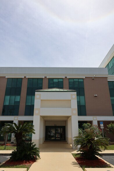 More Photos Of 501 N Grandview Ave, Daytona Beach Medical For Sale