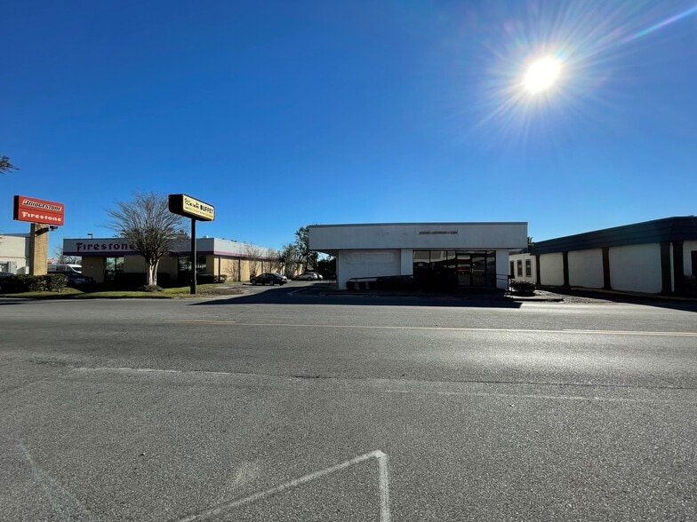 More Photos Of 5042 Bayou Blvd, Pensacola Freestanding For Lease