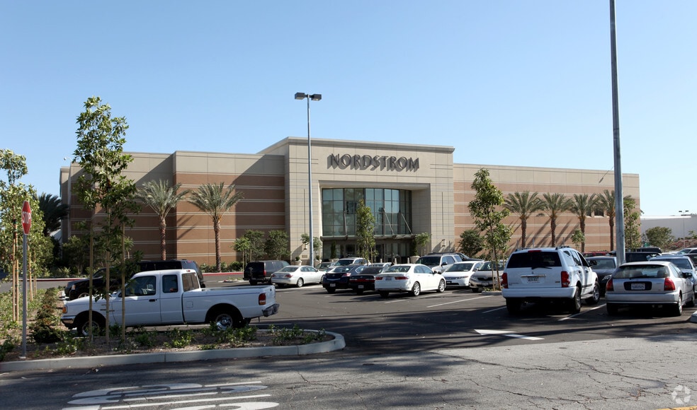 More Photos Of 239 Los Cerritos Mall, Cerritos Unknown For Lease