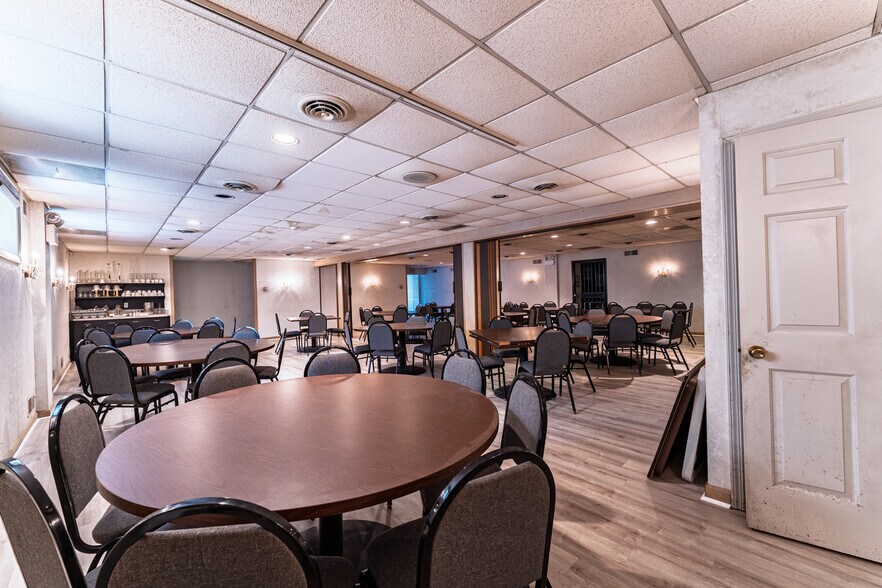 More Photos Of 400 S Center Ave, New Stanton Restaurant For Sale