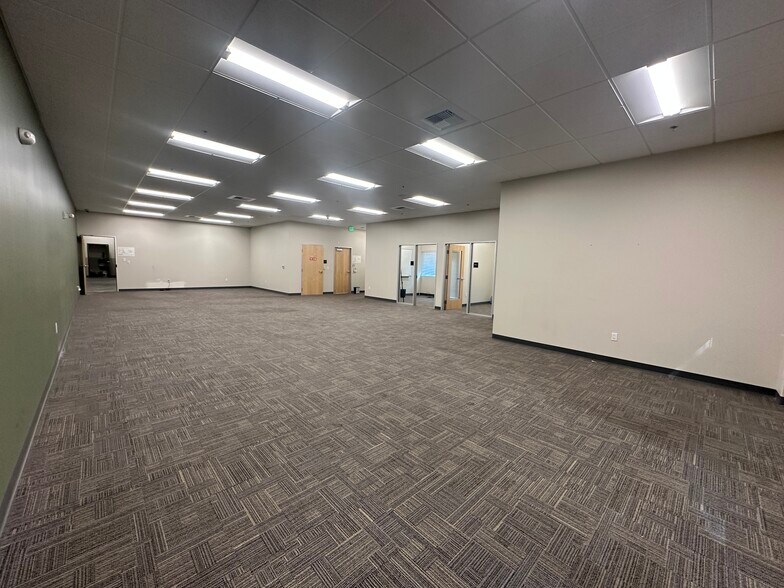 More Photos Of 2049 W Steele Ln, Santa Rosa Warehouse For Sale