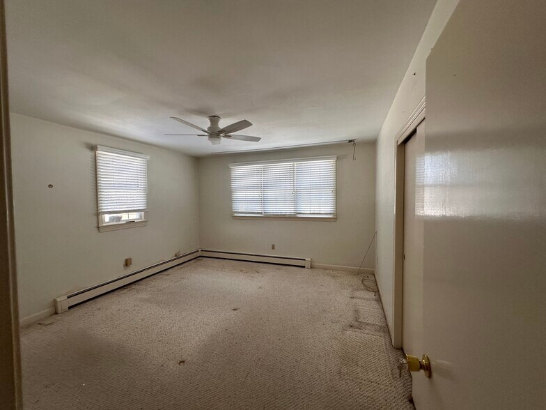 More Photos Of 54 Old Main St, South Yarmouth Flex For Sale