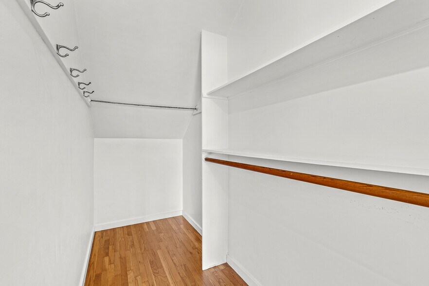 More Photos Of 476 42nd St, Oakland Apartments For Sale
