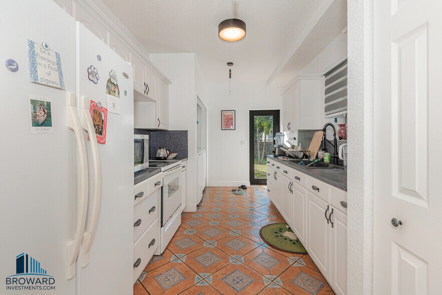 More Photos Of 330 SW 20th St, Fort Lauderdale Multifamily For Sale