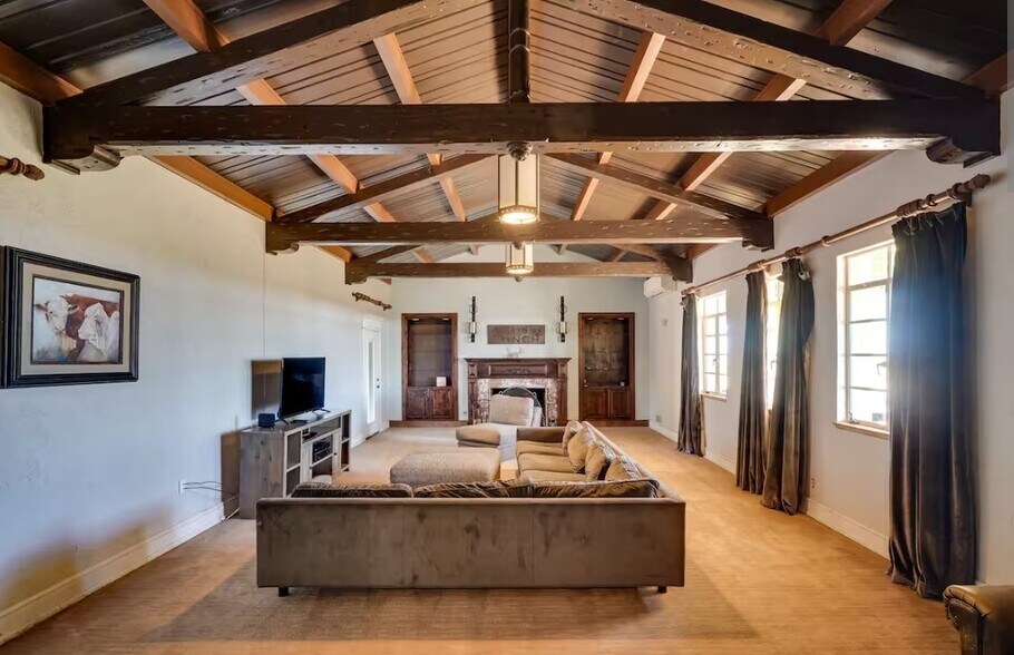 More Photos Of 2070 SW Loop 338, Odessa Specialty For Lease