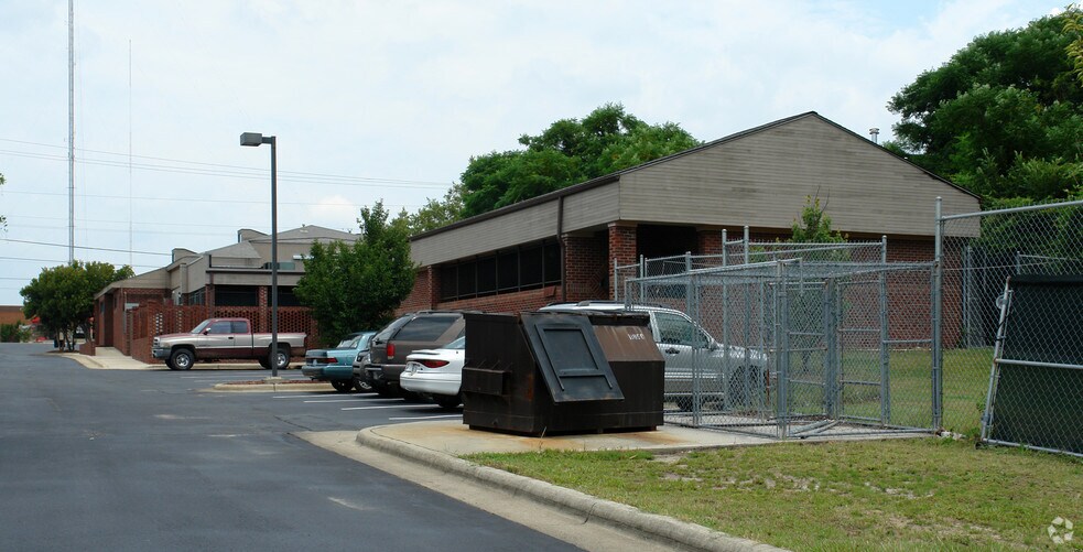 More Photos Of 3309 Bragg Blvd, Fayetteville Veterinarian Kennel For Lease